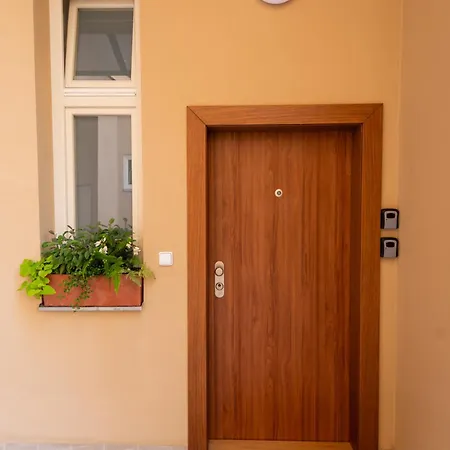 Апартаменты Modern & Spacious Near The Old Town Прага
