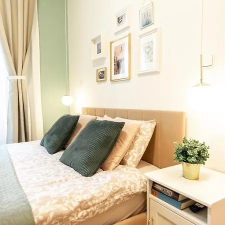 Modern & Spacious Near The Old Town Апартаменты Прага