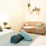 Modern & Spacious Near The Old Town *