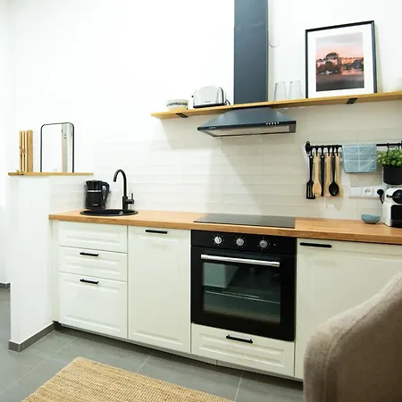 شقة Modern & Spacious Near The Old Town *