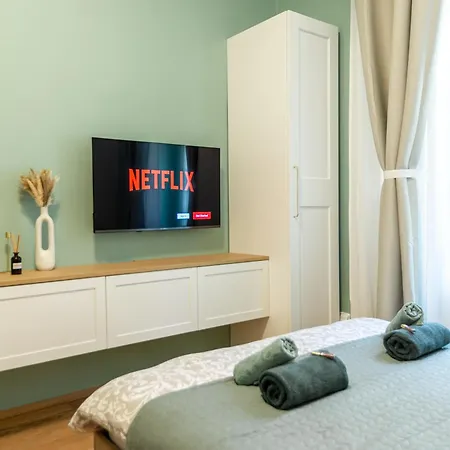Apartment Modern & Spacious Near The Old Town