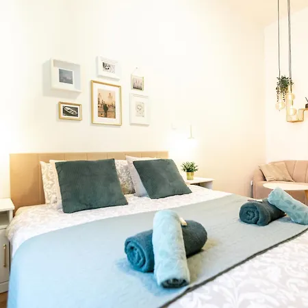 Modern & Spacious Near The Old Town *