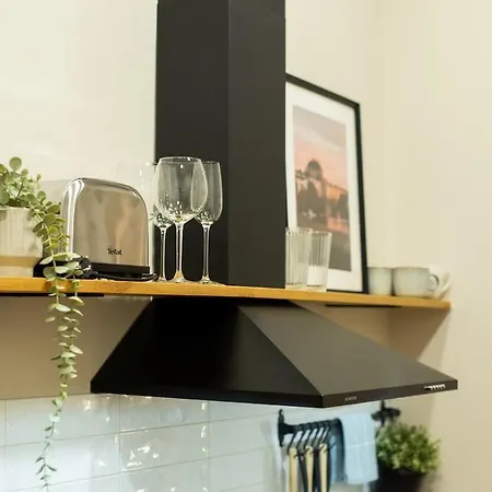 Modern & Spacious Near The Old Town Praga