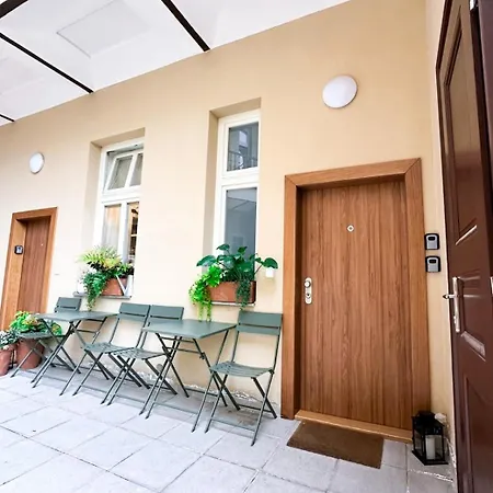Modern & Spacious Near The Old Town Apartamento